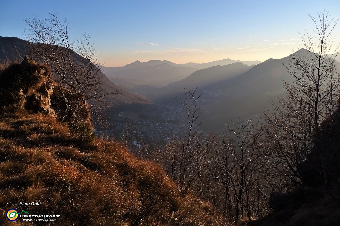 65 Ombre lunghe sulla Val Serina.JPG